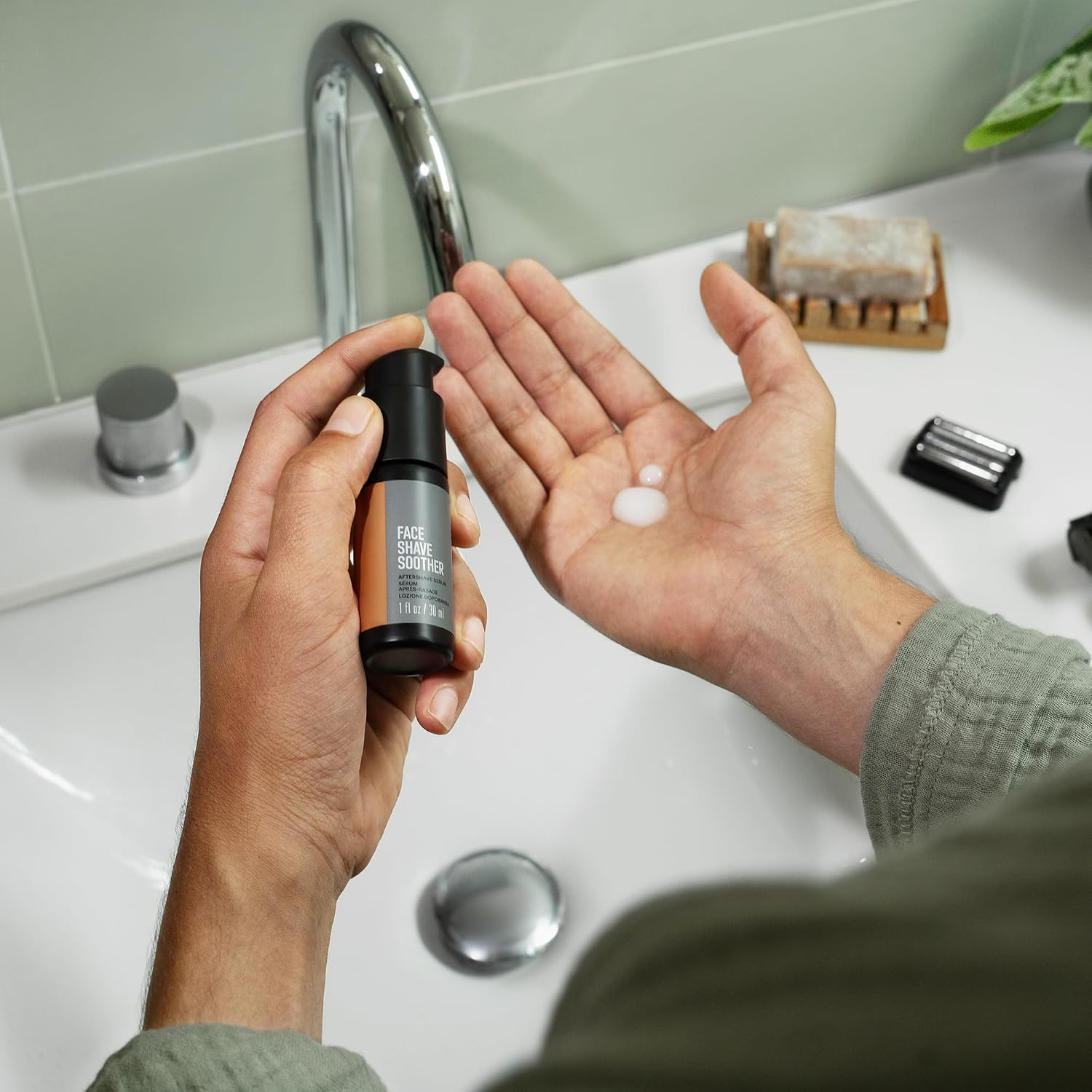MANSCAPED® The Chairman™ PRO Package - Men's Electric Face Shaver with Two Interchangeable Blades, SkinSafe® Four-Blade Foil & Stubble Trimmer, Power Shave Gel, Face Shave Soother Aftershave