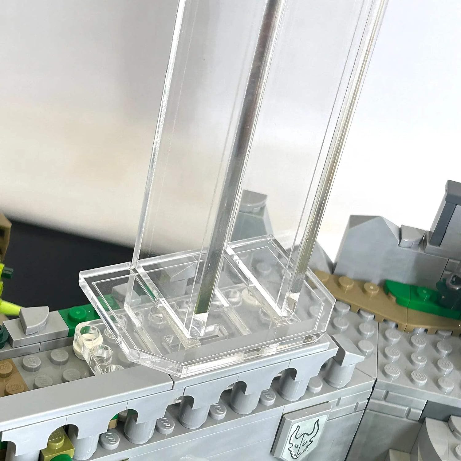 Display Case Compatible with Lego 21348 - Dungeons & Dragons: Red Dragon's Tale - Acrylic Dustproof Showcase with Pre-Printed Background - Set Not Included